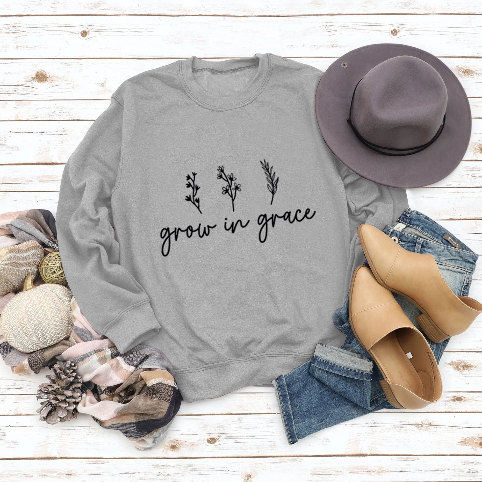 Grow In Grace Lettering Fashion Women's Long-sleeved Crewneck Sweatshirt